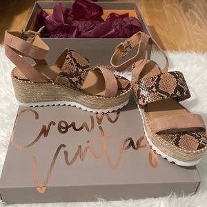 TAN NUDE WEDGE SANDALS